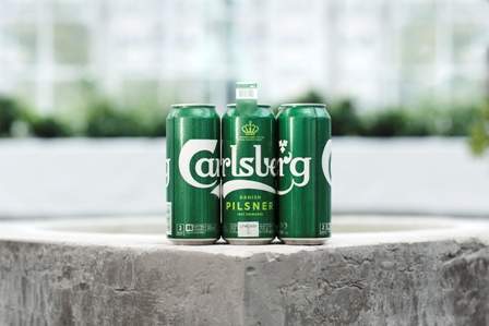 Carlsberg replaces plastic wrapping on six-packs with glue packaging