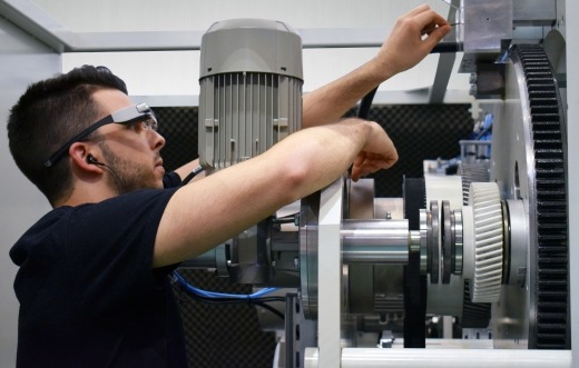 Comexi smart glasses with remote connectivity help reduce machine downtime