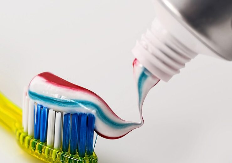 733px-Toothbrush,