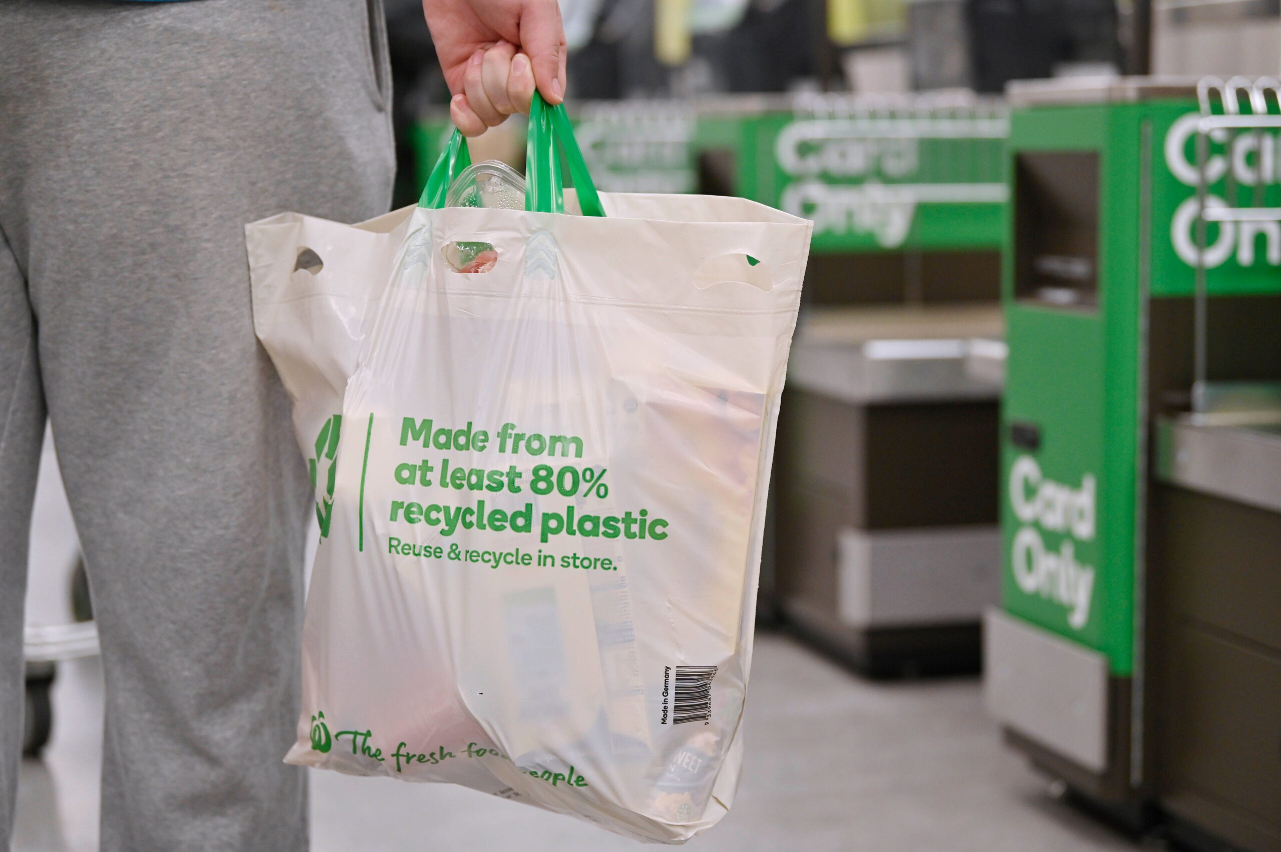 Woolworths, BIG W to phase out reusable plastic shopping bags